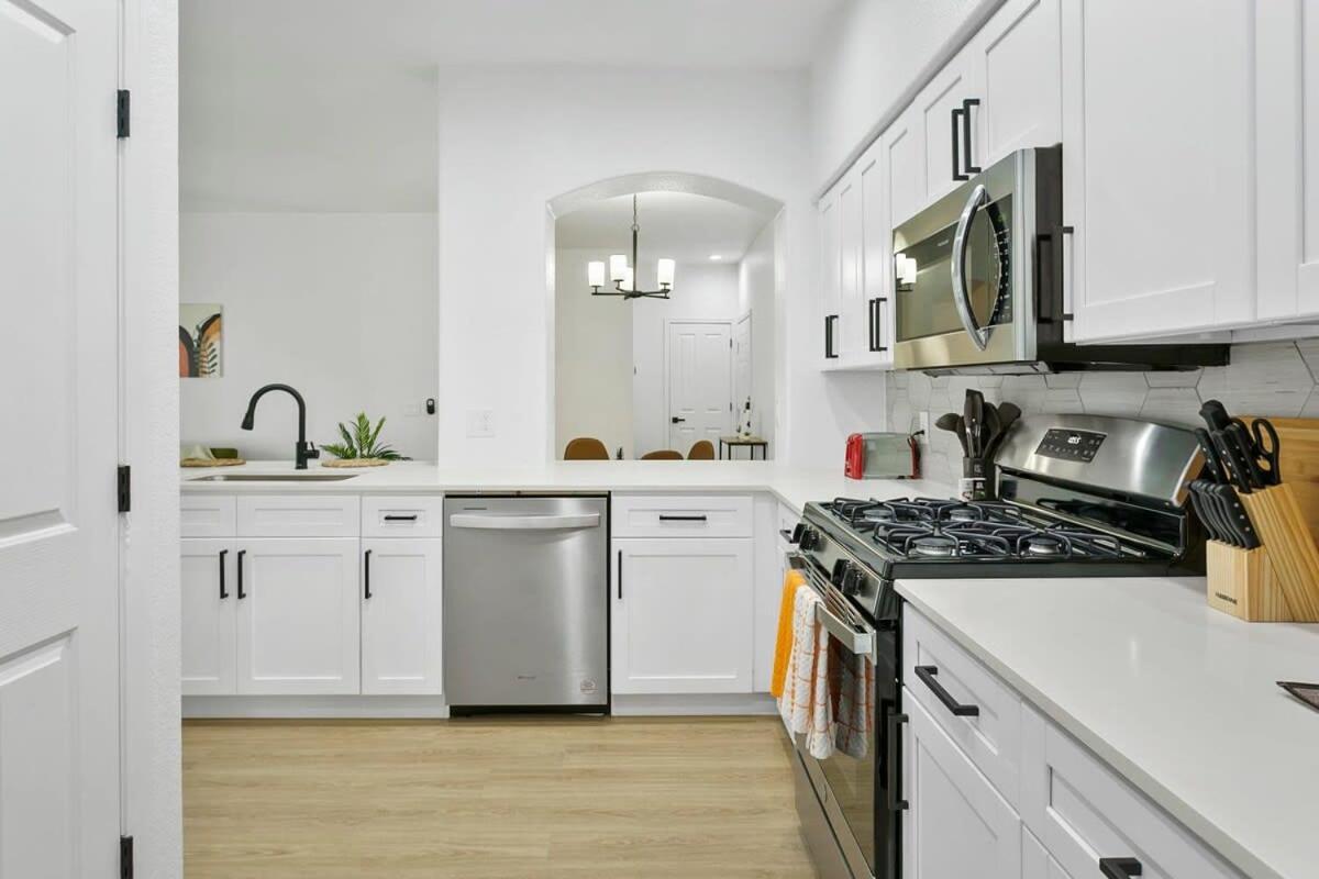 Cozysuites Glendale By The Stadium With Pool 02 Exterior foto